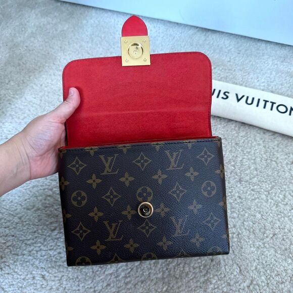 Louis Vuitton Locky BB - Picture 13 of 16